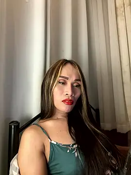 Snapshot of RomanticPearlTS chatting on January 15, 2026, 1:14 pm RomanticPearlTS online show from January 15, 2026, 1:14 pm