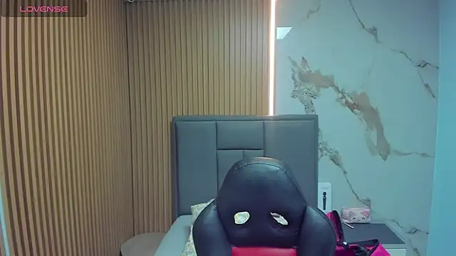 Isisleroy1 online show from March 4, 2026, 2:19 am