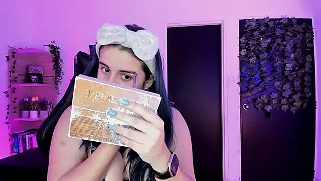 Snapshot of Lana_Herondale chatting on December 16, 2025, 9:13 am Lana Herondale online show from December 16, 2025, 9:13 am