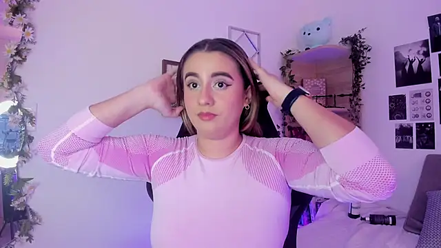 Snapshot of Lana_Herondale chatting on September 18, 2025, 9:40 pm Lana Herondale online show from September 18, 2025, 9:40 pm