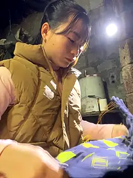 Snapshot of Sunyinn chatting on December 17, 2025, 1:43 am Sunyinn online show from December 17, 2025, 1:43 am