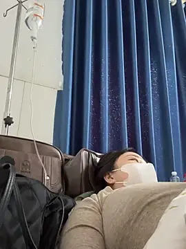 Bonnie-2k online show from April 17, 2026, 3:42 am