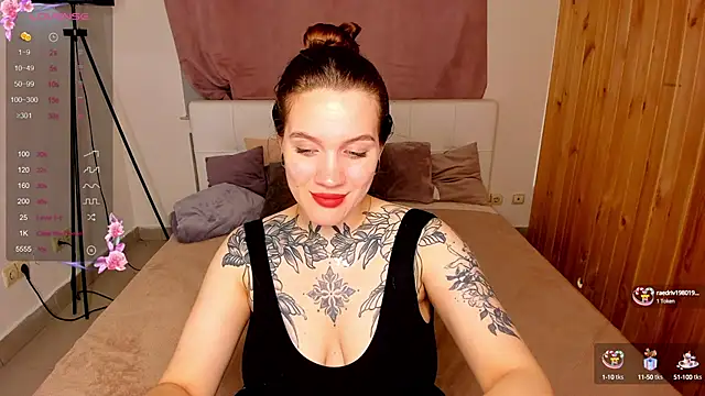 Luna Ver online show from October 2, 2025, 3:43 am