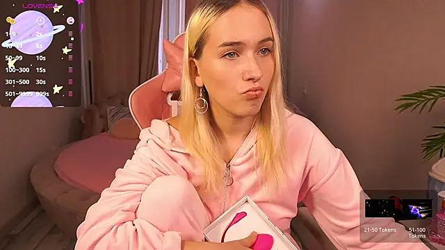 Snapshot of LilElfie chatting on September 22, 2025, 11:27 am LilElfie online show from September 22, 2025, 11:27 am