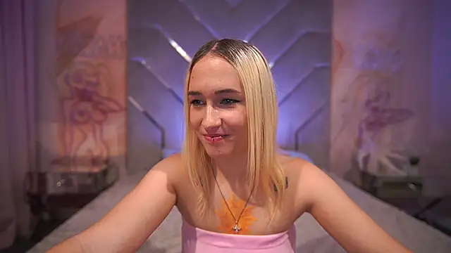 Snapshot of LilElfie chatting on September 27, 2025, 1:17 pm LilElfie online show from September 27, 2025, 1:17 pm