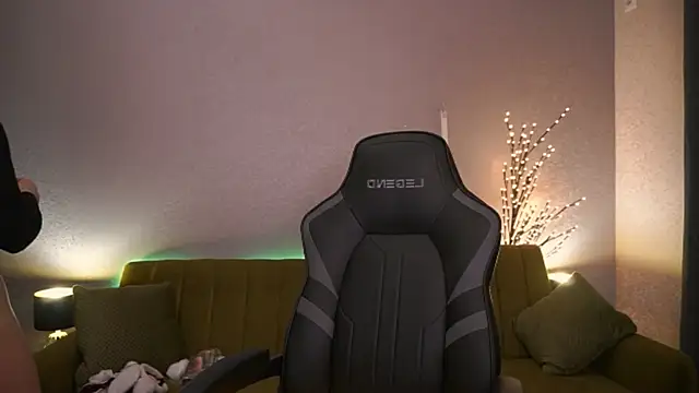 Snapshot of LilElfie chatting on October 15, 2025, 1:08 pm LilElfie online show from October 15, 2025, 1:08 pm