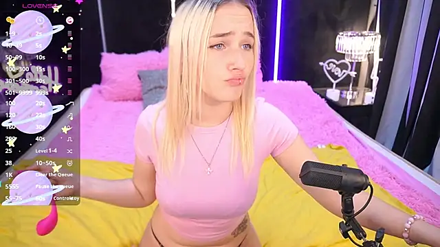 Snapshot of LilElfie chatting on September 16, 2025, 1:12 pm LilElfie online show from September 16, 2025, 1:12 pm