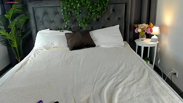 cute luucy online show from December 17, 2025, 6:13 pm