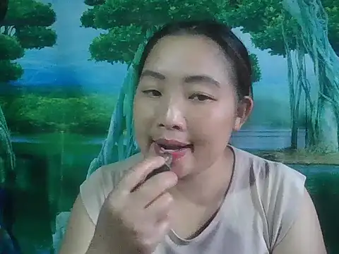 Snapshot of PhamPhung chatting on October 19, 2025, 12:57 am PhamPhung online show from October 19, 2025, 12:57 am