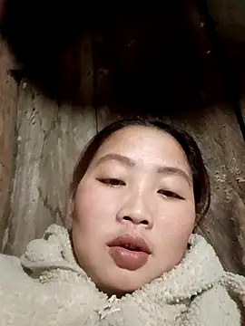 Snapshot of PhamPhung chatting on December 22, 2025, 2:28 pm PhamPhung online show from December 22, 2025, 2:28 pm