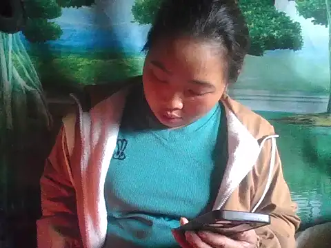 Snapshot of PhamPhung chatting on December 17, 2025, 1:54 am PhamPhung online show from December 17, 2025, 1:54 am