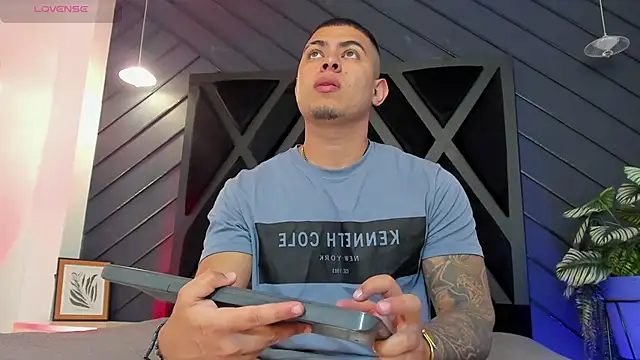 Snapshot of marco_garciia_ chatting on November 7, 2025, 11:19 pm marco garciia online show from November 7, 2025, 11:19 pm