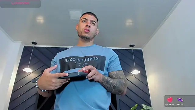 Snapshot of marco_garciia_ chatting on October 31, 2025, 11:33 pm marco garciia online show from October 31, 2025, 11:33 pm