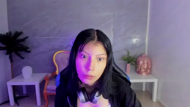 Snapshot of verana_s chatting on October 28, 2025, 7:57 pm verana s online show from October 28, 2025, 7:57 pm