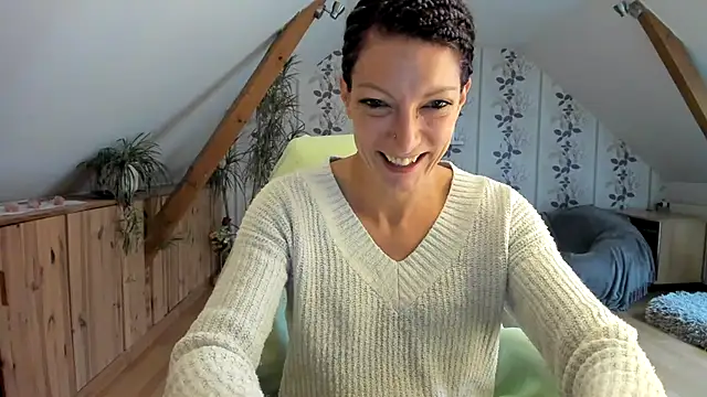 Snapshot of Axunamun chatting on November 18, 2025, 8:17 am Axunamun online show from November 18, 2025, 8:17 am