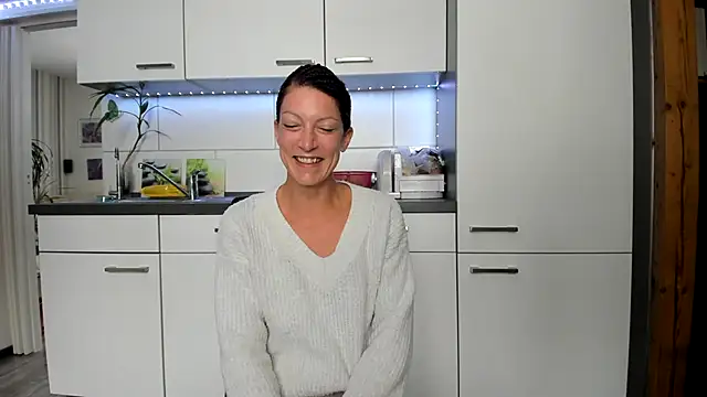 Snapshot of Axunamun chatting on November 24, 2025, 8:47 am Axunamun online show from November 24, 2025, 8:47 am