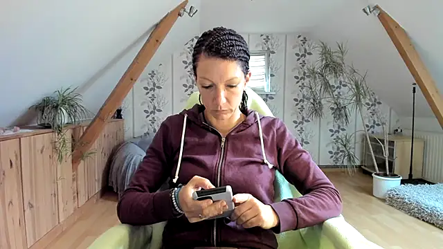 Snapshot of Axunamun chatting on November 20, 2025, 8:37 am Axunamun online show from November 20, 2025, 8:37 am