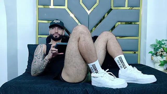 Snapshot of yorbymaxx chatting on December 3, 2025, 2:16 pm yorbymaxx online show from December 3, 2025, 2:16 pm