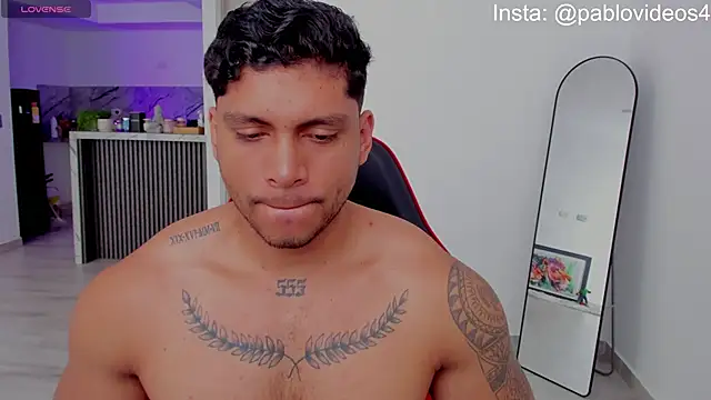 Nicolasmontoya16 online show from October 6, 2025, 3:13 pm