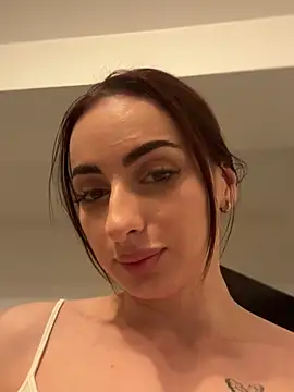 Snapshot of AuraPure chatting on December 19, 2025, 4:49 am AuraPure online show from December 19, 2025, 4:49 am