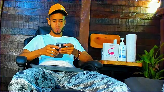 Alex bigcock11  online show from October 29, 2025, 11:42 am