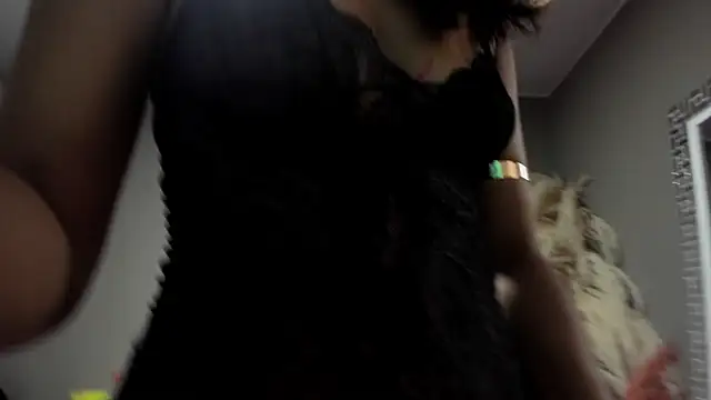 Snapshot of sienna_glow chatting on November 9, 2025, 12:42 pm sienna glow online show from November 9, 2025, 12:42 pm