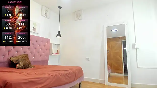 Snapshot of sienna_glow chatting on September 29, 2025, 12:33 pm sienna glow online show from September 29, 2025, 12:33 pm