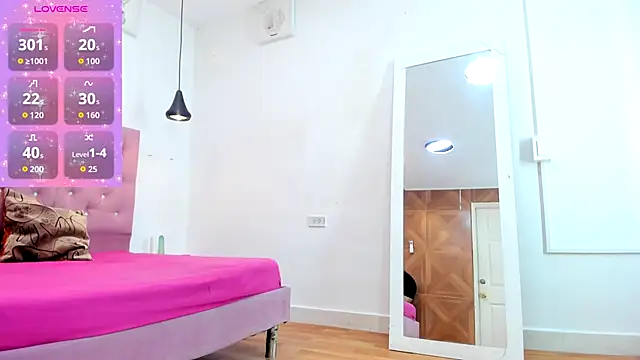 Snapshot of sienna_glow chatting on September 13, 2025, 1:11 pm sienna glow online show from September 13, 2025, 1:11 pm