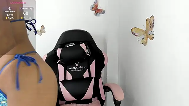 Snapshot of mari-ross chatting on November 4, 2025, 2:15 am mari-ross online show from November 4, 2025, 2:15 am