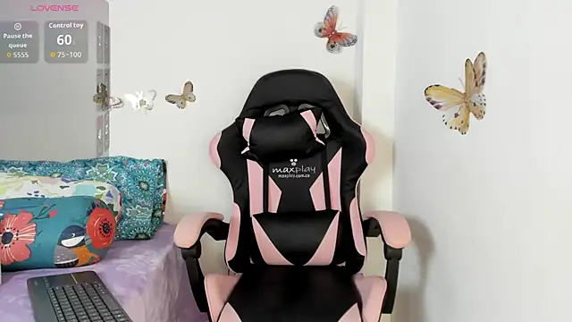 Snapshot of mari-ross chatting on November 2, 2025, 3:22 am mari-ross online show from November 2, 2025, 3:22 am