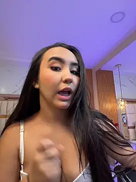 julieta rosee online show from April 17, 2026, 10:45 pm