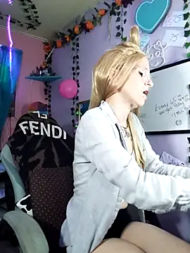 Purple2StayThnxx online show from November 6, 2025, 12:31 pm