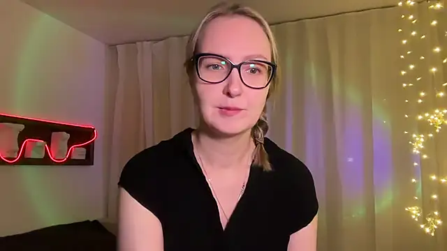 Snapshot of KiraxFate chatting on September 12, 2025, 5:56 pm KiraxFate online show from September 12, 2025, 5:56 pm