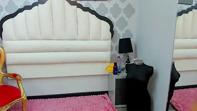 EimmyAdams online show from December 22, 2025, 7:47 pm