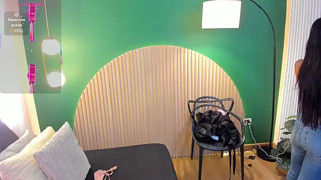 milavega  online show from February 20, 2026, 2:19 pm