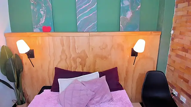 Snapshot of milavega_ chatting on December 4, 2025, 12:04 pm milavega online show from December 4, 2025, 12:04 pm