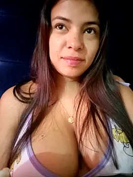 IsabellaLuxe online show from September 28, 2025, 1:29 pm