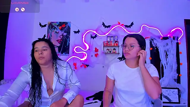 Snapshot of Dilan_and_Mia chatting on October 17, 2025, 10:55 pm Dilan and Mia online show from October 17, 2025, 10:55 pm