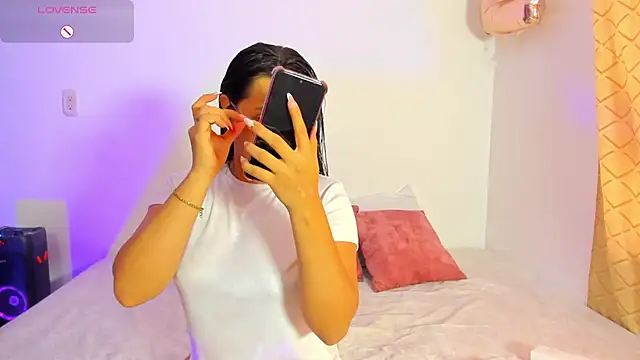 Snapshot of Dilan_and_Mia chatting on November 29, 2025, 1:11 pm Dilan and Mia online show from November 29, 2025, 1:11 pm