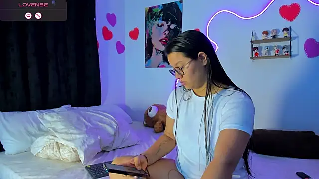 Dilan and Mia online show from April 11, 2026, 12:07 am