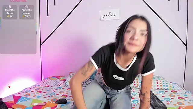 Snapshot of MiahCornell_ chatting on December 5, 2025, 8:28 pm MiahCornell online show from December 5, 2025, 8:28 pm