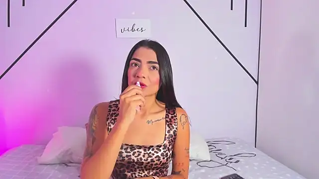 Snapshot of MiahCornell_ chatting on November 9, 2025, 7:51 pm MiahCornell online show from November 9, 2025, 7:51 pm