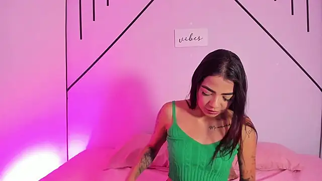 Snapshot of MiahCornell_ chatting on November 11, 2025, 8:58 pm MiahCornell online show from November 11, 2025, 8:58 pm