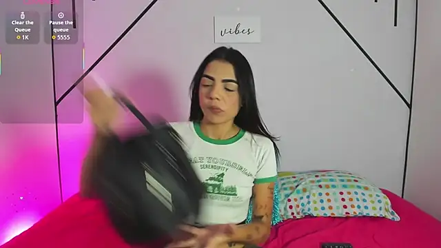 Snapshot of MiahCornell_ chatting on November 24, 2025, 8:09 pm MiahCornell online show from November 24, 2025, 8:09 pm