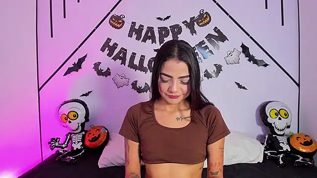 Snapshot of MiahCornell_ chatting on November 1, 2025, 7:08 pm MiahCornell online show from November 1, 2025, 7:08 pm