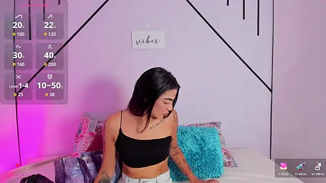 MiahCornell  online show from December 18, 2025, 4:44 pm