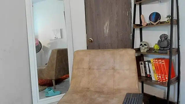 Gia fantasy  online show from October 23, 2025, 5:00 pm