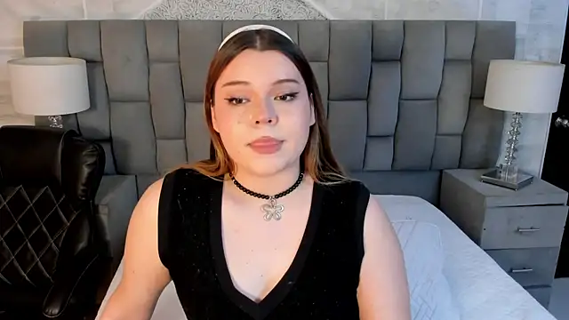 Snapshot of Maxxxine1 chatting on October 27, 2025, 6:14 am Maxxxine1 online show from October 27, 2025, 6:14 am