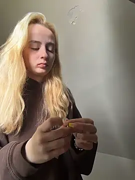 SeccySerena online show from May 13, 2026, 4:47 pm
