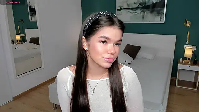 Snapshot of HollisHearl chatting on September 17, 2025, 7:10 am HollisHearl online show from September 17, 2025, 7:10 am